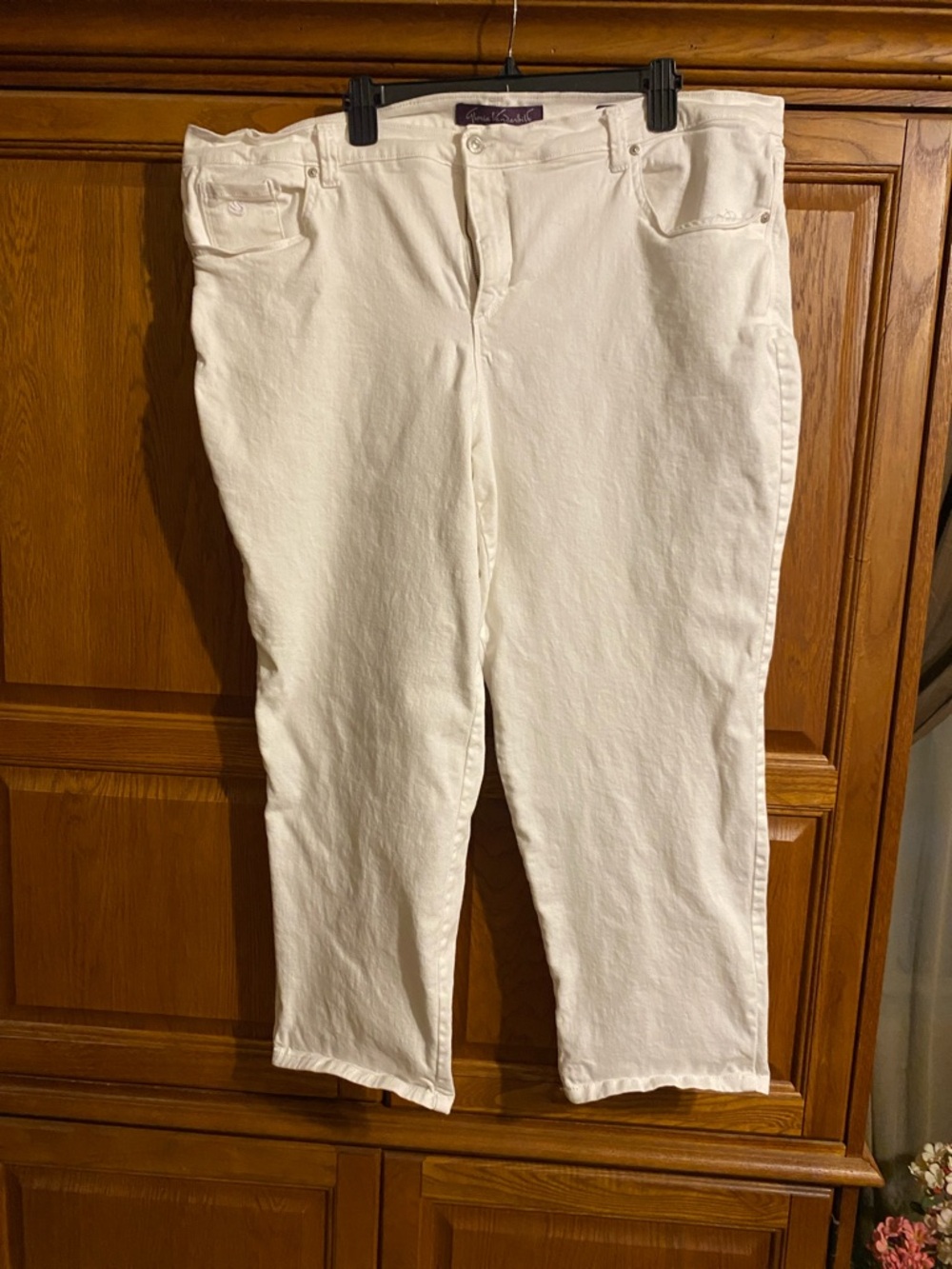 Gloria Vanderbilt White Straight-Leg Jeans
